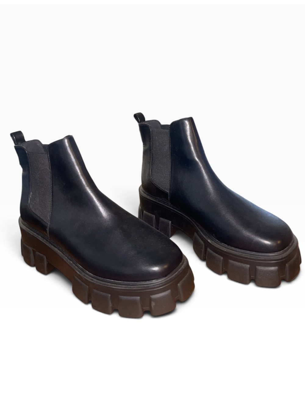 Forever 21 chunky Chelsea boots. Size 9 EUC